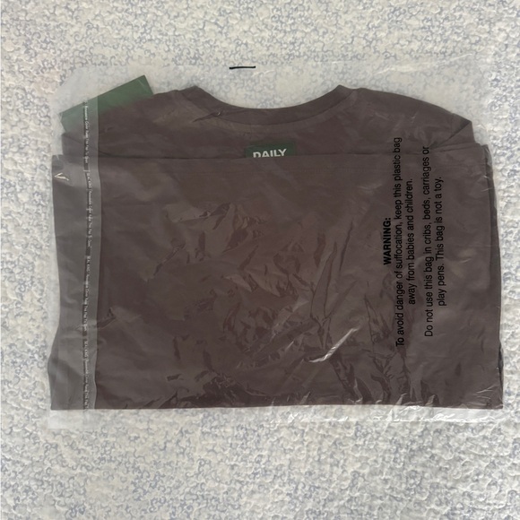 SOLD Daily Drills Mocha Everday Tee — M/L - Picture 3 of 4